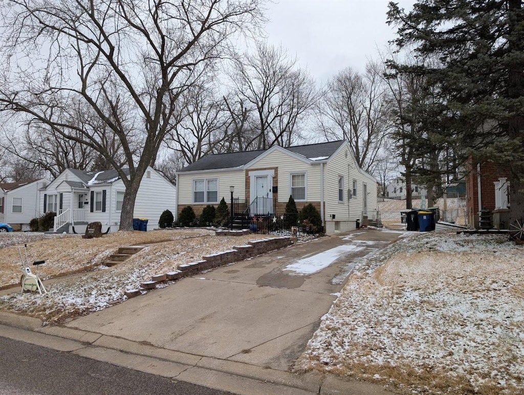 view of front of property featuring a residential view