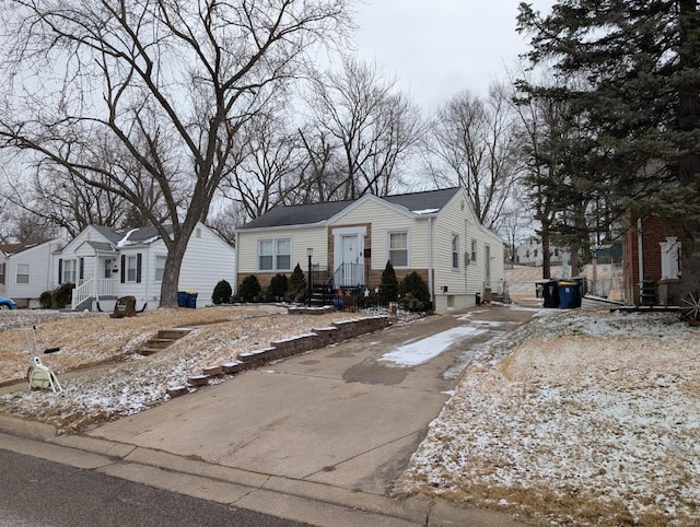 view of front of property featuring a residential view