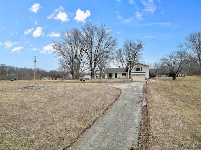 view of front of property with driveway