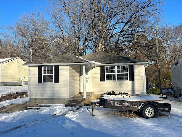 view of front of property featuring crawl space