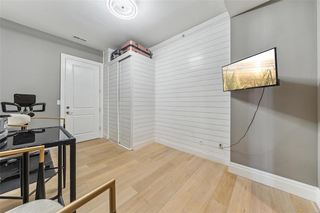 interior space with visible vents, light wood-type flooring, and baseboards