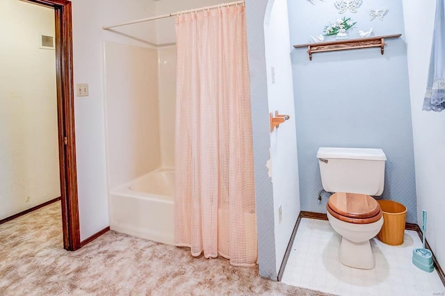 bathroom with baseboards, visible vents, shower / tub combo with curtain, and toilet