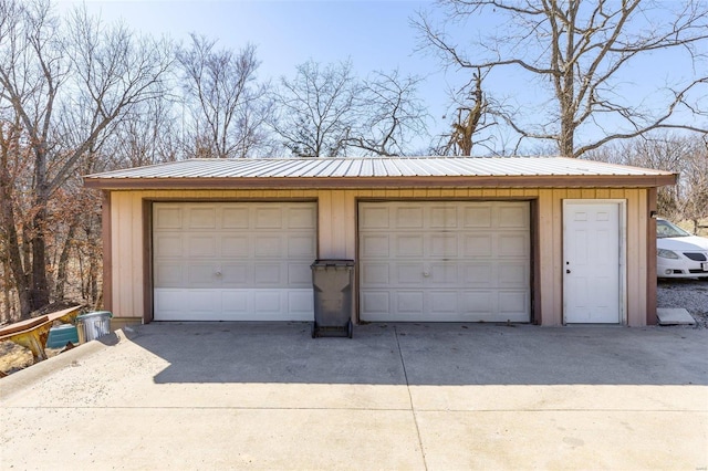 view of detached garage