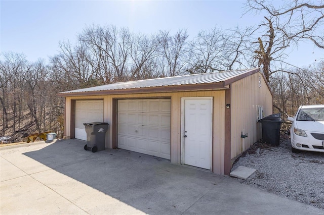 view of detached garage