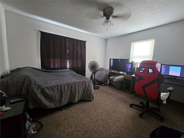 bedroom featuring carpet floors, a textured ceiling, and a ceiling fan