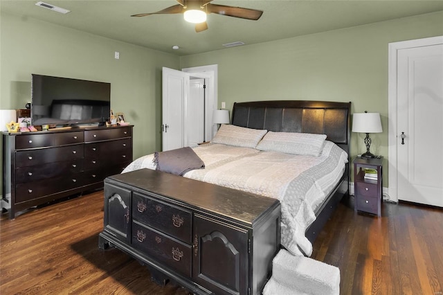 bedroom featuring dark wood-type flooring, visible vents, and a ceiling fan