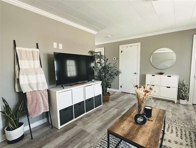 living room featuring dark wood-style floors, baseboards, and crown molding