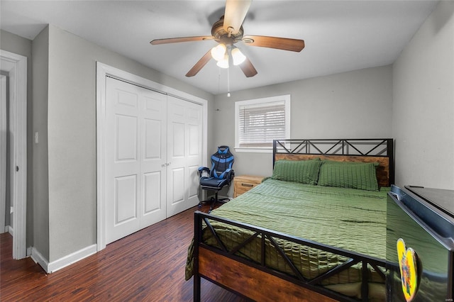 bedroom featuring dark wood-style floors, ceiling fan, a closet, and baseboards