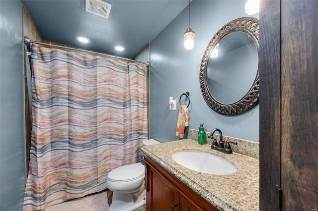 full bathroom featuring toilet, recessed lighting, vanity, visible vents, and a shower with curtain