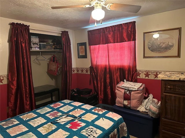 bedroom with ceiling fan, a closet, and a textured ceiling