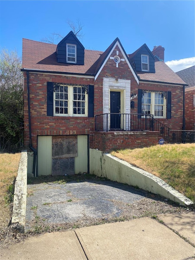 view of front facade featuring driveway and brick siding