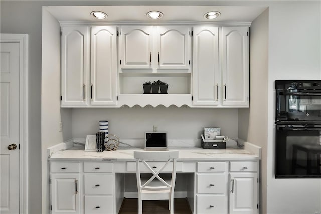 office area featuring recessed lighting and built in desk