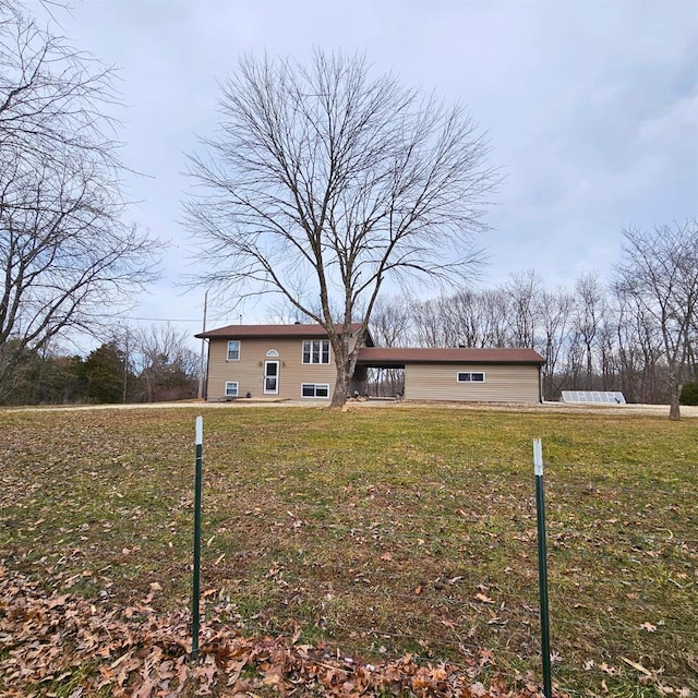 view of front of home with a front lawn