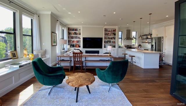 interior space with ornamental molding, dark wood finished floors, and recessed lighting