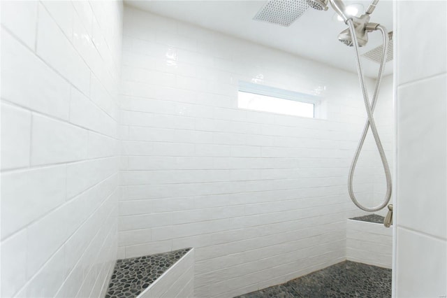 full bathroom featuring a tile shower