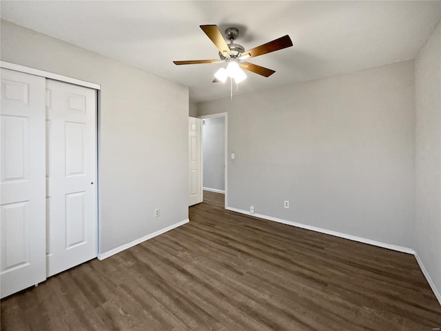 unfurnished bedroom featuring a ceiling fan, a closet, baseboards, and wood finished floors