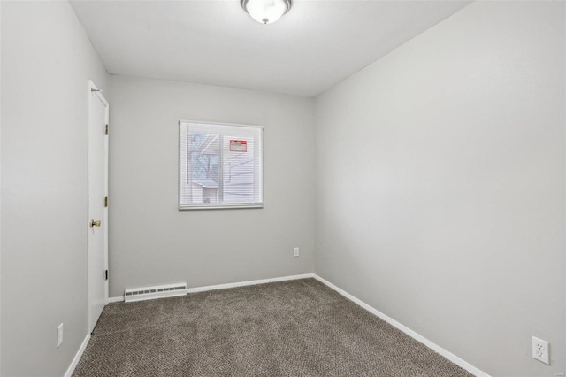 spare room featuring carpet, visible vents, and baseboards