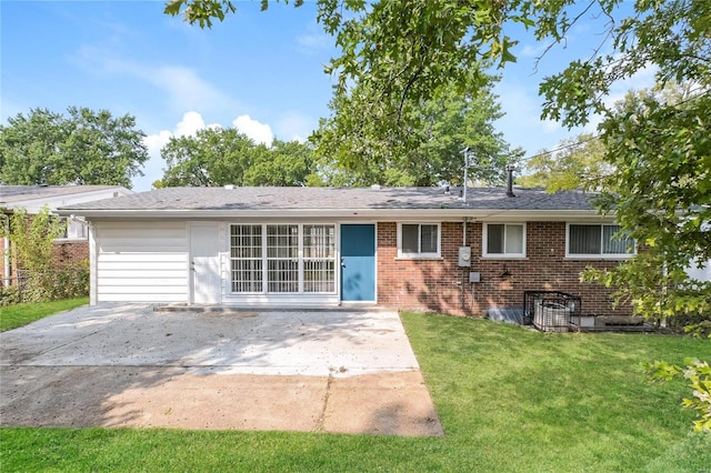view of front of property with a patio area, brick siding, fence, and a front lawn