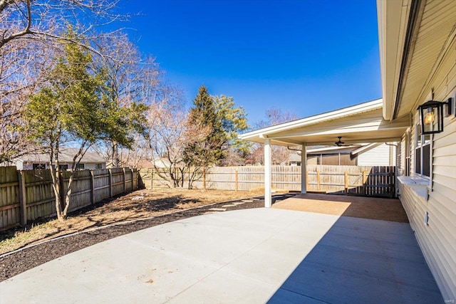 view of patio featuring a fenced backyard and ceiling fan