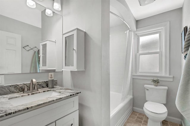 full bath featuring baseboards, vanity, toilet, and shower / bathtub combination with curtain