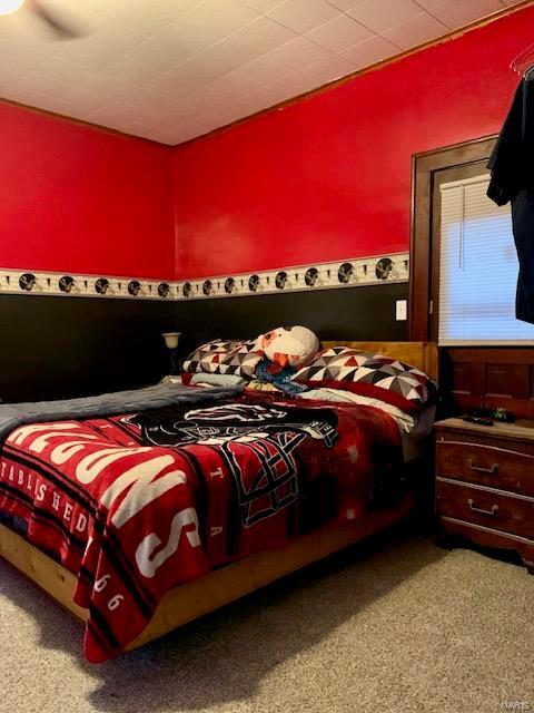 view of carpeted bedroom