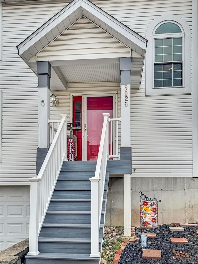 property entrance featuring a porch