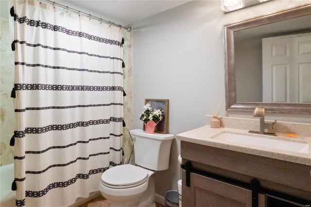 full bath with a shower with curtain, vanity, and toilet