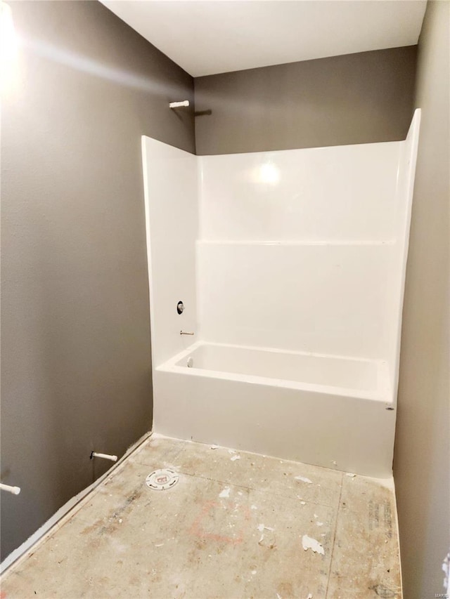 full bath with shower / tub combination