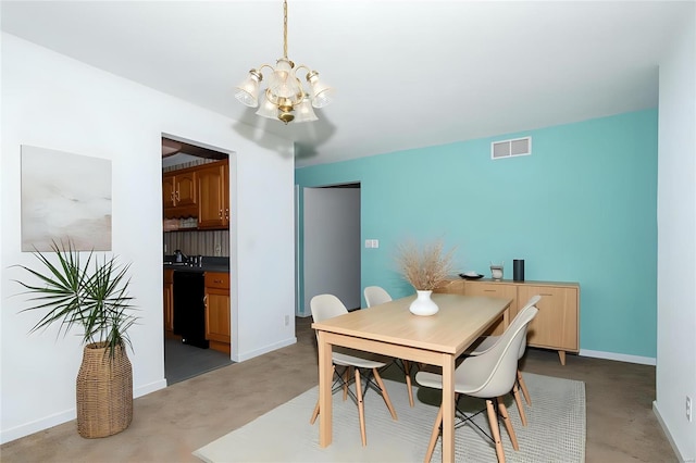 dining space featuring light carpet, baseboards, visible vents, and a chandelier