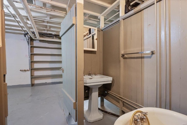 bathroom featuring concrete floors