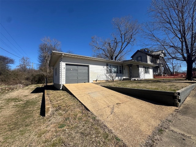 view of front of property featuring driveway, a front lawn, and an attached garage