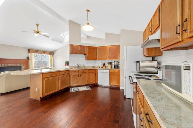 kitchen featuring dark wood-style floors, open floor plan, a peninsula, white appliances, and under cabinet range hood