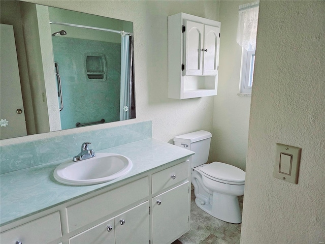 full bath featuring toilet, a textured wall, vanity, and a shower with curtain