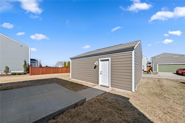 view of outdoor structure with fence and an outdoor structure