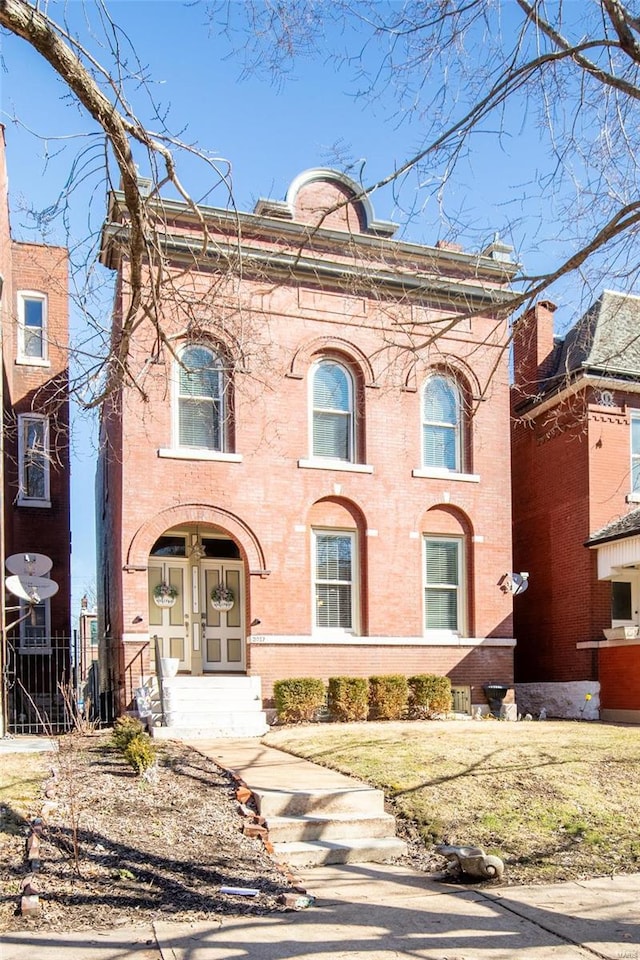 view of front of property featuring brick siding