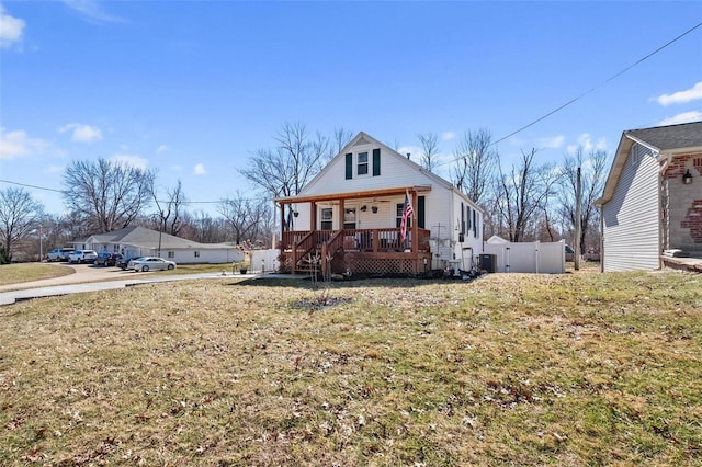 view of front of house featuring a porch, a front yard, and a gate