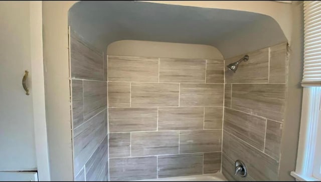 details with shower / bathing tub combination