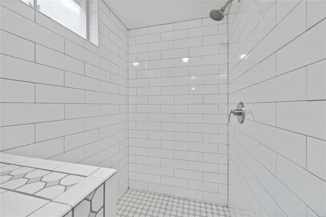 full bathroom featuring tiled shower