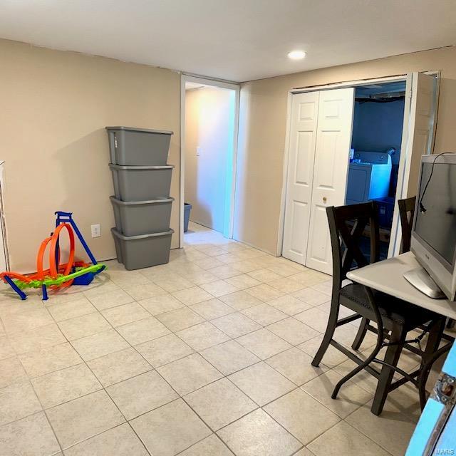 office area with washing machine and clothes dryer