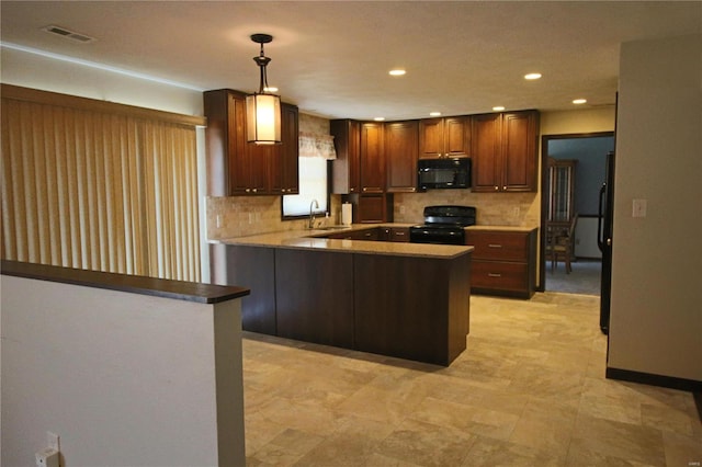 kitchen featuring visible vents, a peninsula, a sink, black appliances, and backsplash