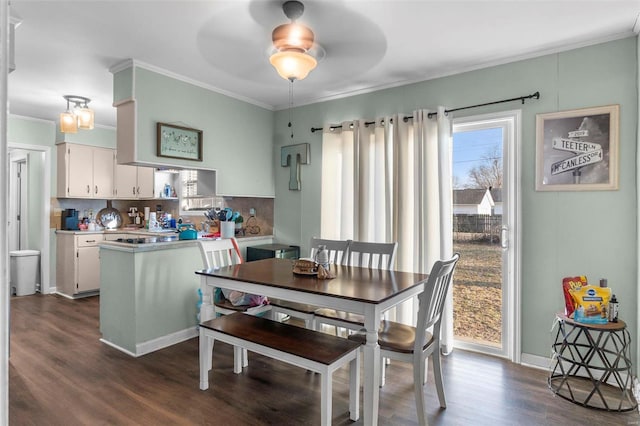 dining space with ceiling fan, dark wood-type flooring, baseboards, and crown molding