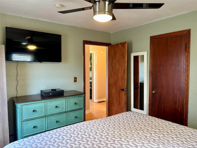 bedroom with ceiling fan