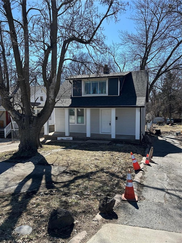 view of front of property with a shingled roof