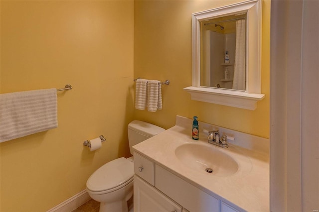 bathroom featuring baseboards, toilet, vanity, and a shower with curtain