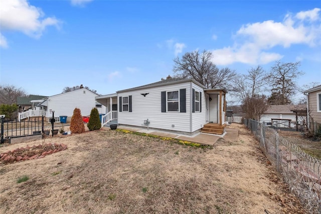 view of front of house featuring fence