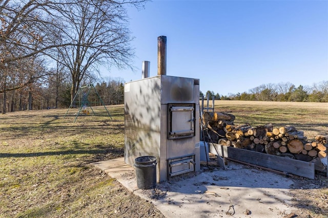 entry to storm shelter featuring a lawn