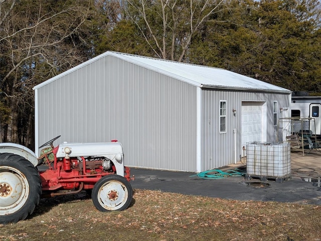 view of outdoor structure with cooling unit and an outdoor structure