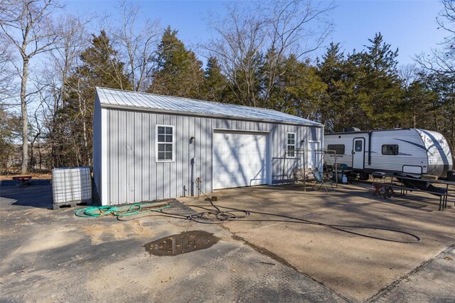 view of detached garage