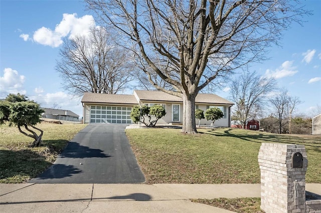 view of front of property featuring driveway, an attached garage, and a front yard