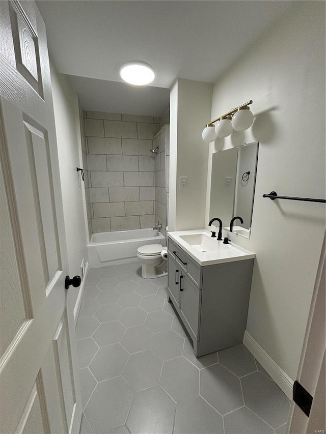 full bath featuring shower / tub combination, toilet, vanity, baseboards, and tile patterned floors